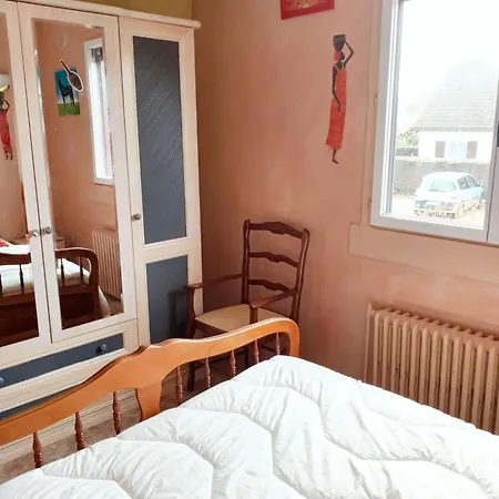 Maison Accueillante à Avec Jardin Privatif Hébergement de vacances Montluçon