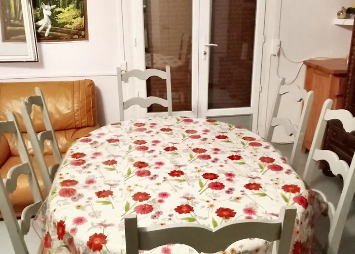 Holiday home Maison Accueillante A Avec Jardin Privatif Montlucon